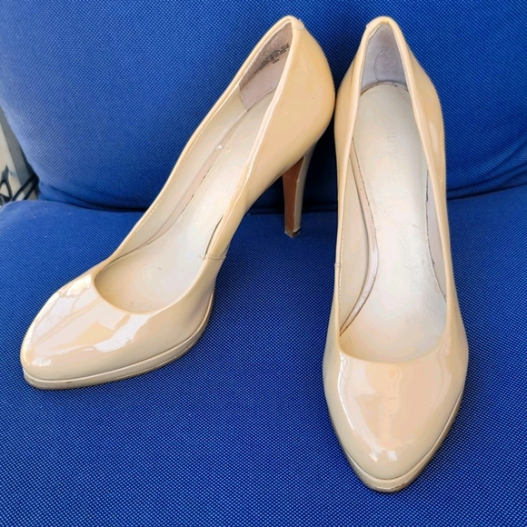 Heels - Picture 1 of 7